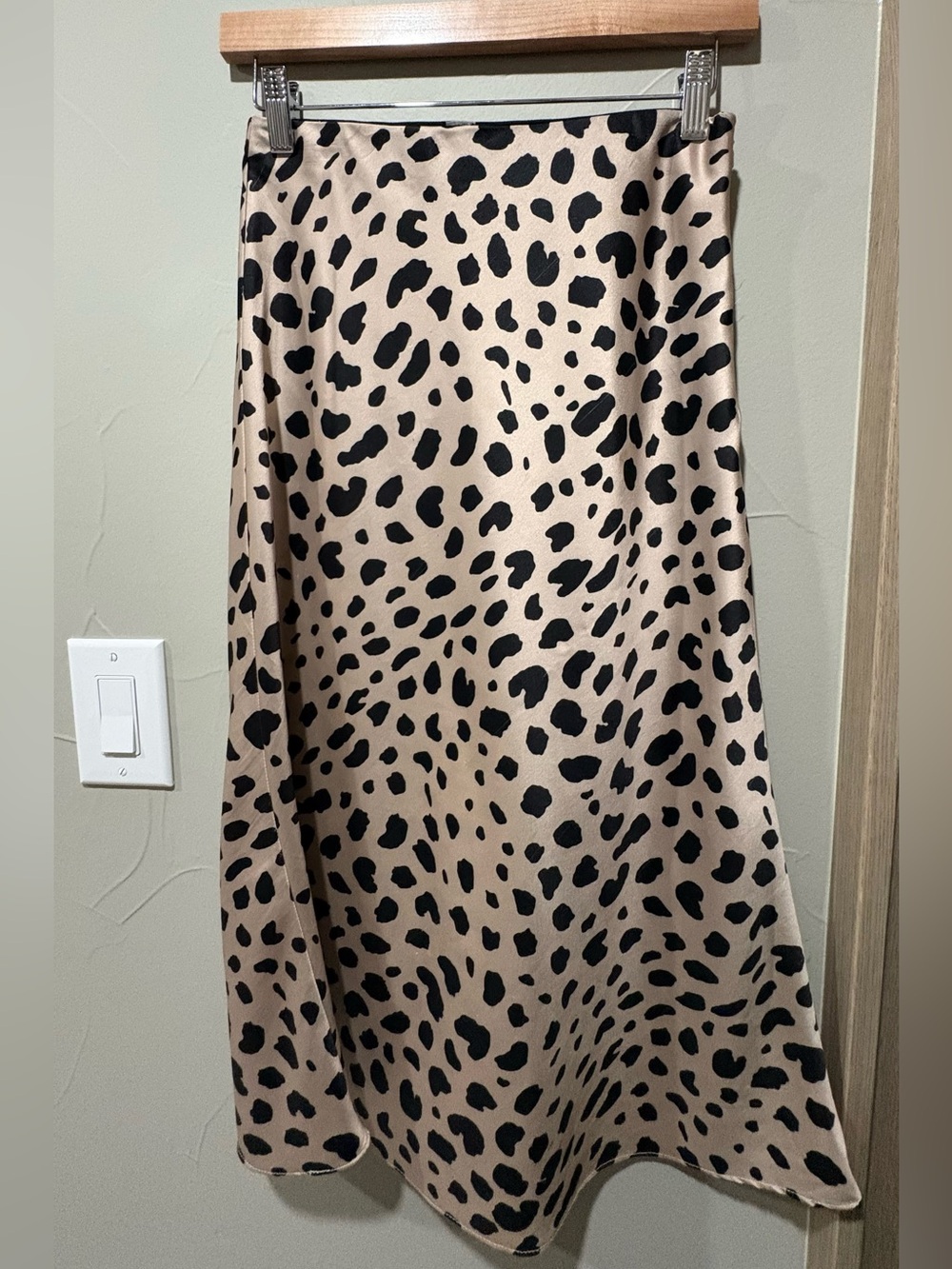 SUNDAY LOVER Cheetah Print Satin Midi Skirt in Beige and Black